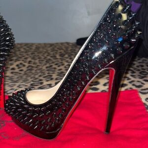 Christian Louboutin patent alti spiked heels